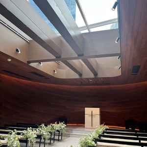 𓍯𝙼𝚊𝚒𝚗 𝚝𝚊𝚋𝚕𝚎 . 爽やかなグリーンをメインに、 背景にはお2人を囲うようにアーチを🍃🌿☘️ .@azabugeihinkan.flower @azabugeihinkan_official @m.matsukura_wedding_tg .麻布迎賓館azabugeihinkantakeandgiveneedstgtg花嫁プレ花嫁プレ花嫁さん