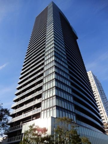 今日は川崎駅まで疑似通勤しました。 行き先は、「F3rd X Uvance Kawasaki」です。JR川崎タワーの26階にあるサテライトオフィスで、初回に静脈認証登録することで、以降はスムースに利用出来ます。広々としたフロアに350にも及ぶ座席があるそうです。でも思った以上に人