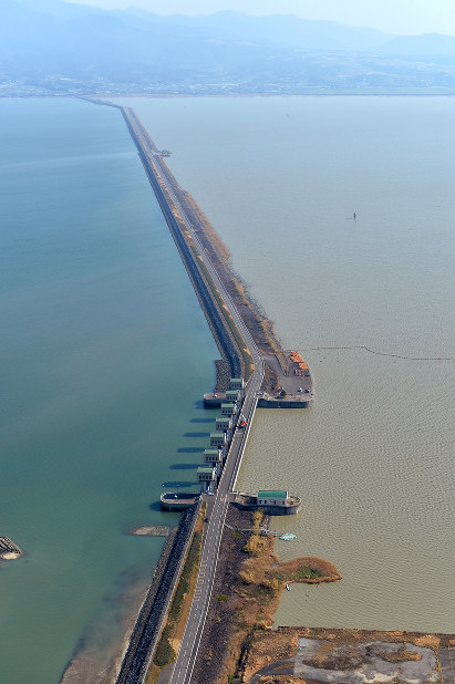 トラック運転手の魅力: 諫早湾干拓道の美景TikTok