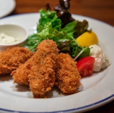 広島駅 ekieekie NEWSグルメ担当おすすめランチmenu💁🏻‍♀️ ekie1Fみのる食堂 ＊彩り野菜と広島県産ハーブ鶏の黒酢炒め¥1,298 選べるメイン+本日のお惣菜3種+ごはん+具だくさん味噌汁のセットInstagram