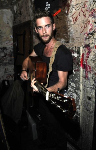 ブラザーズ・オブ・ザ・ヘッドFAJPフライヤー・チラシのグラフィックデザイン参考サイト