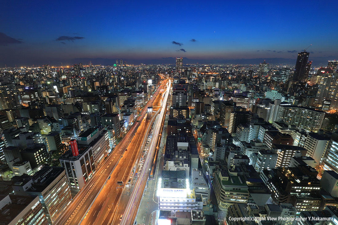大阪のおすすめ夜景スポット15選！ドライブデートにぴったりな穴場も紹介旅先で特別な結婚写真が残せるフォトジェニックジャーニー by