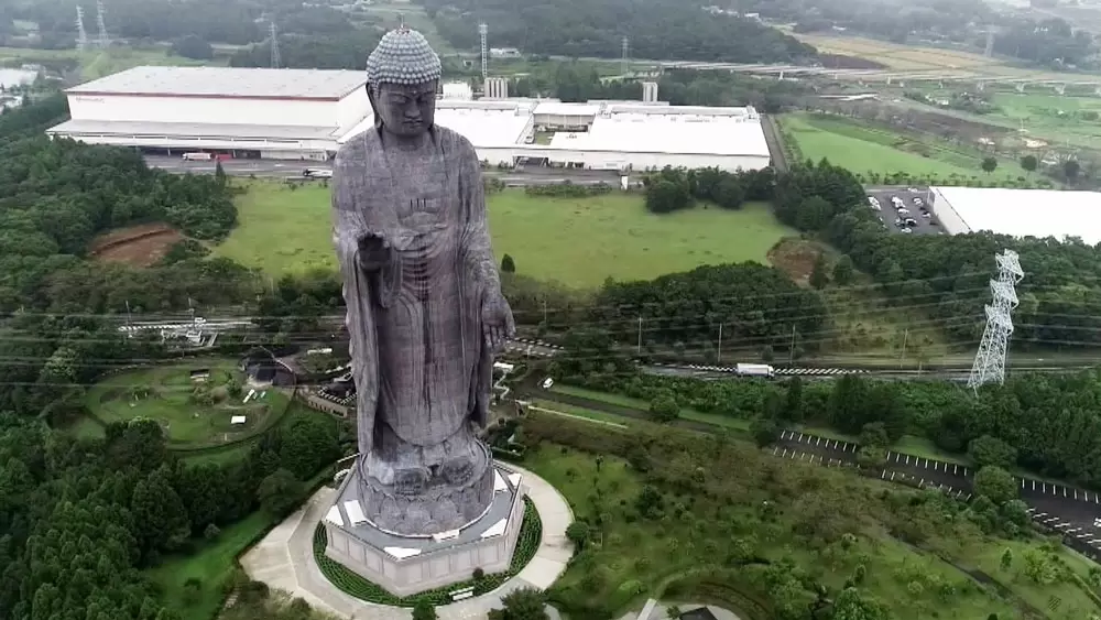茨城県牛久市、ふるさと納税で120メートルの大仏頭頂に - 日本経済新聞