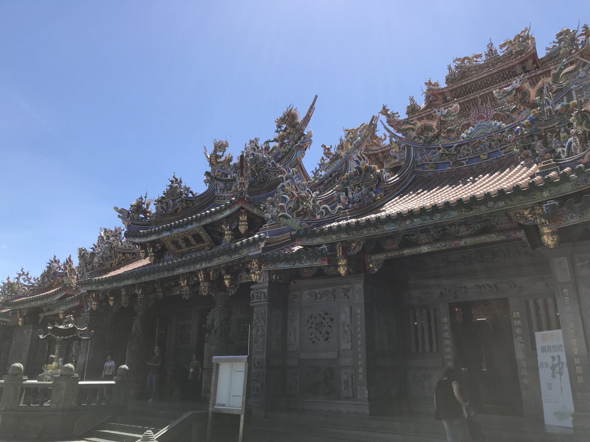 台湾の恋愛パワースポットへ！龍山寺で月下老人にあやかる本気の縁結び祈願ケリーズ