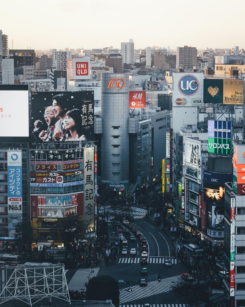 無料写真地球の上に建つ東京タワーと東京の街並みパブリックドメインQ：著作権フリー画像素材集