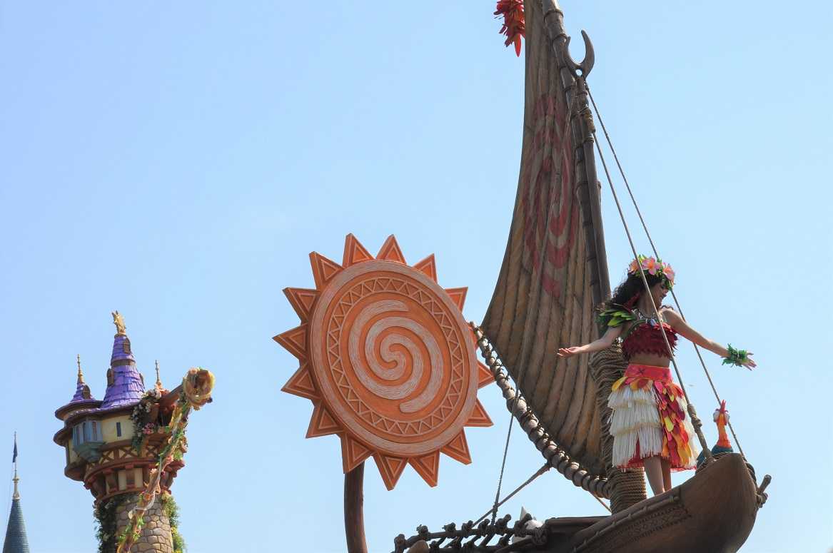 東京ディズニーランド新パレード「ディズニー・ハーモニー・イン・カラー」映画の名シーンを散りばめたカラフルなエンターテインメントをファンが解説 1 3ねとらぼ