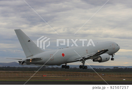 ちょっとずんぐりしてますが、かなり本気の形状の飛行機遊具 日の丸マークがいい感じ公園遊具公園遊具滑り台すべり台飛行機飛行機遊具飛行機の遊具乗り物乗り物遊具日の丸