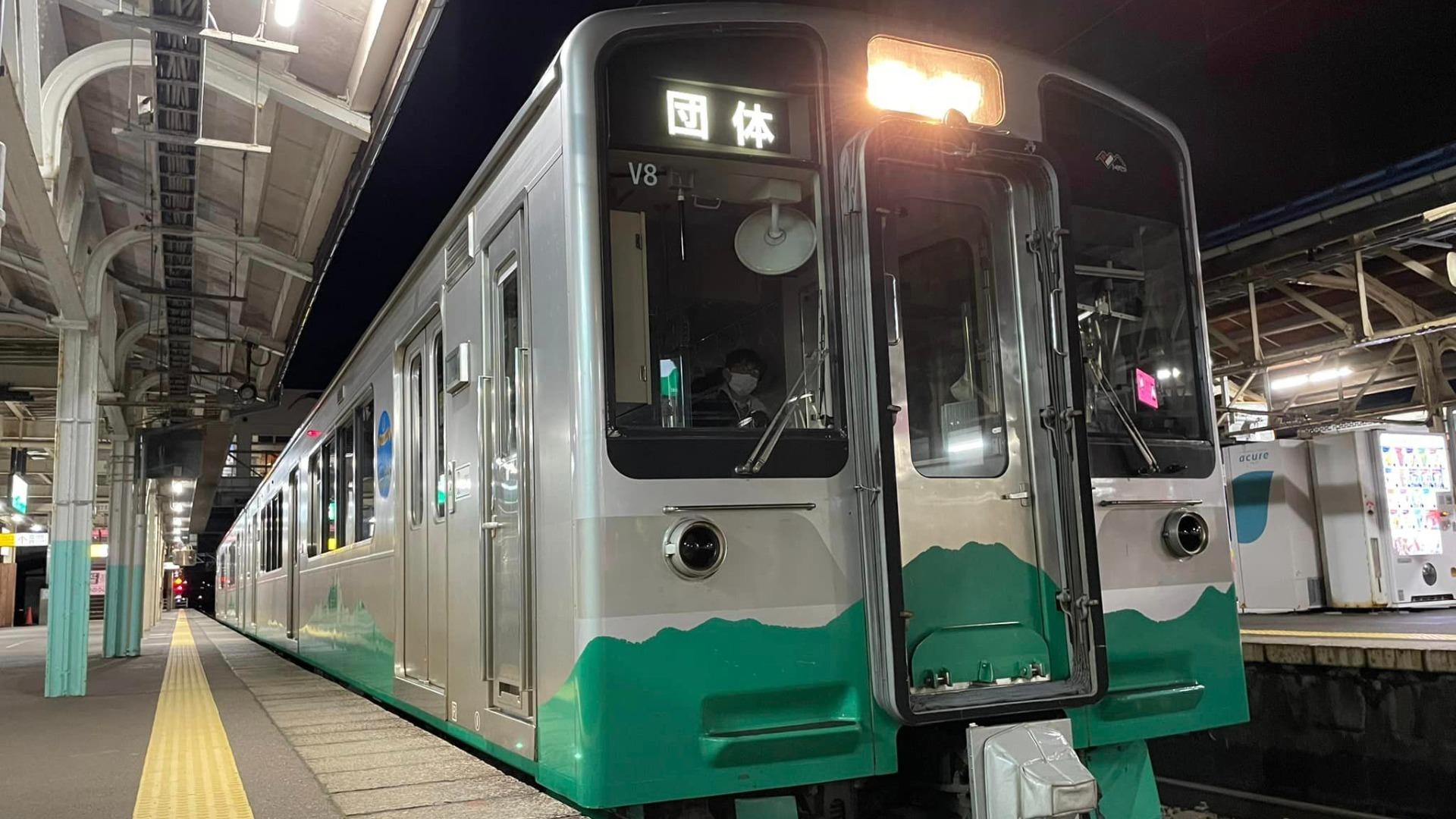 電車の中イラスト