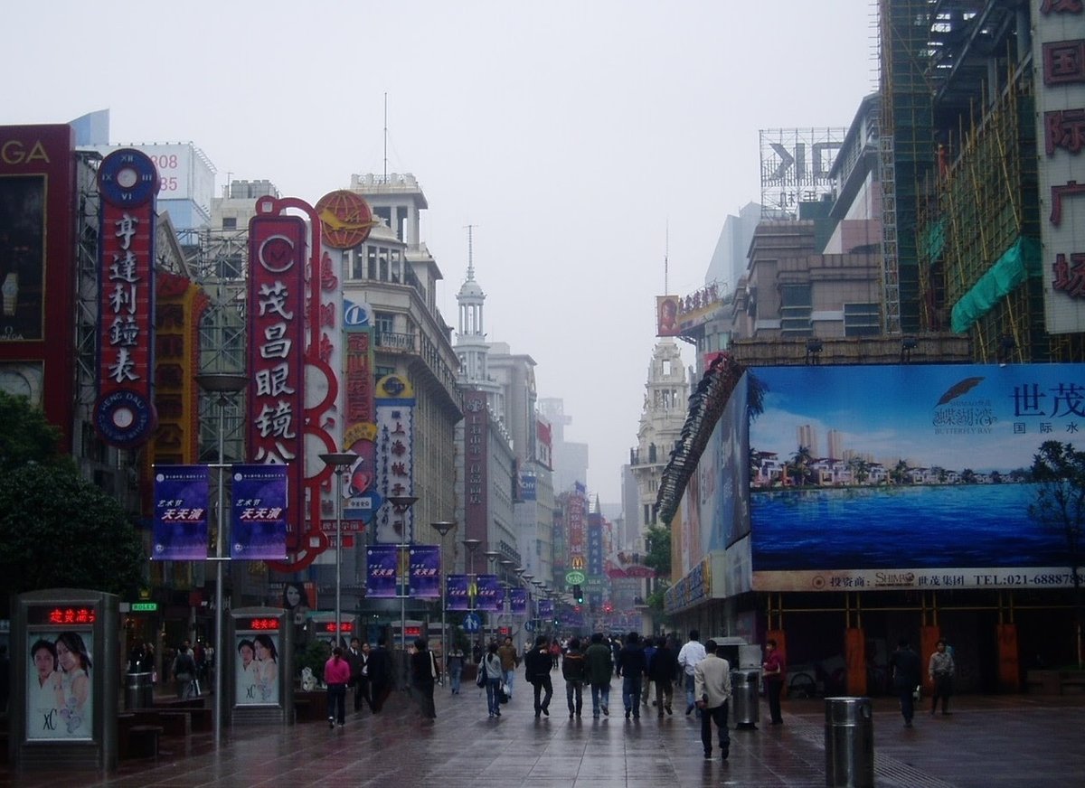 上海老街の古い街並み 25315016298 の写真・イラスト素材アマナイメージズ