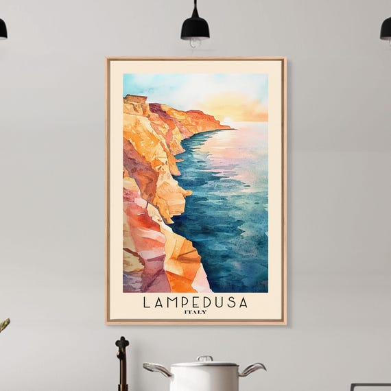 ランペドゥーザ、イタリア - 8月、03:ランペドゥーザの最も有名な海の場所の眺め、それは2018年8月3日に英語ラビットビーチまたはコニグリ島でスピアッジャ・デイ・コニリと名付けられましたの写真素材・画像素材Image 123568966