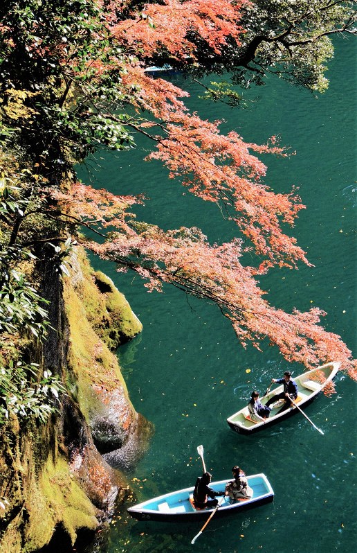 高千穂峡 ボートで楽しむ”柱状節理”の渓谷と神話スポットを堪能│宮崎さんぽ