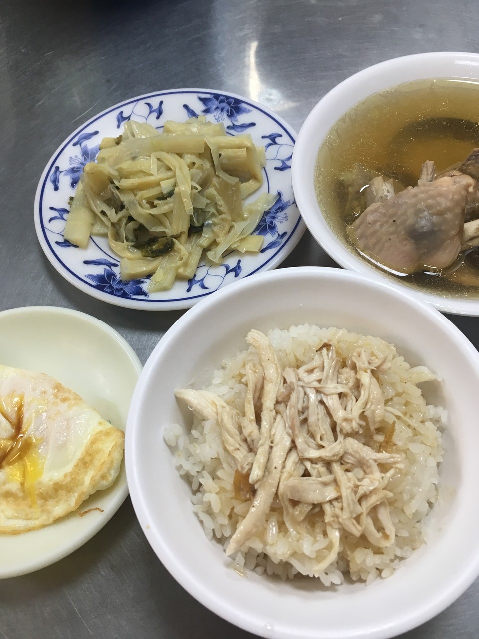 梁記嘉義鶏肉飯＠台北、今回の台湾でぶっちぎりでウマかった優勝メニューがココンチの鶏肉飯 ジーローハン でした！ :「ソースコ」や「がばいばぁちゃんの飴」のキヨトク公式ブログ