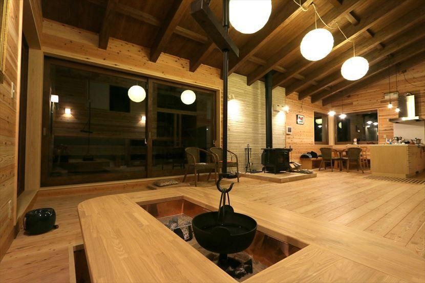 モダンな山小屋風別荘インテリア - コンテンポラリー - リビング - 他の地域 - 株式会社空間構成Houzzハウズ