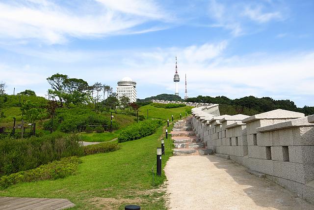 Nソウルタワーの行き方、周辺スポット、グッズ完全ガイド人気の「愛の南京錠」って？Klookブログ