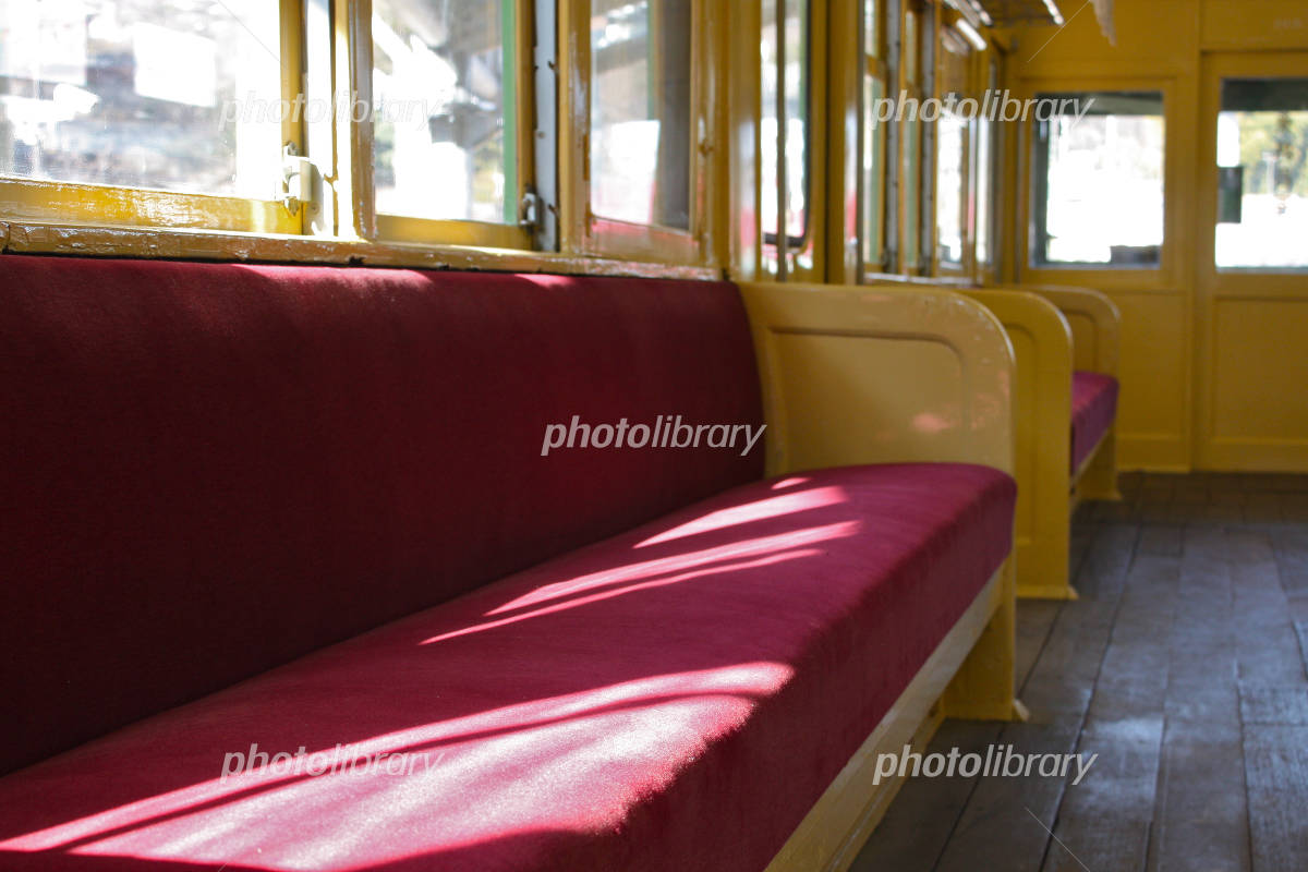 電車 車内 夜の写真素材写真素材なら「写真AC」無料 フリー ダウンロードOK