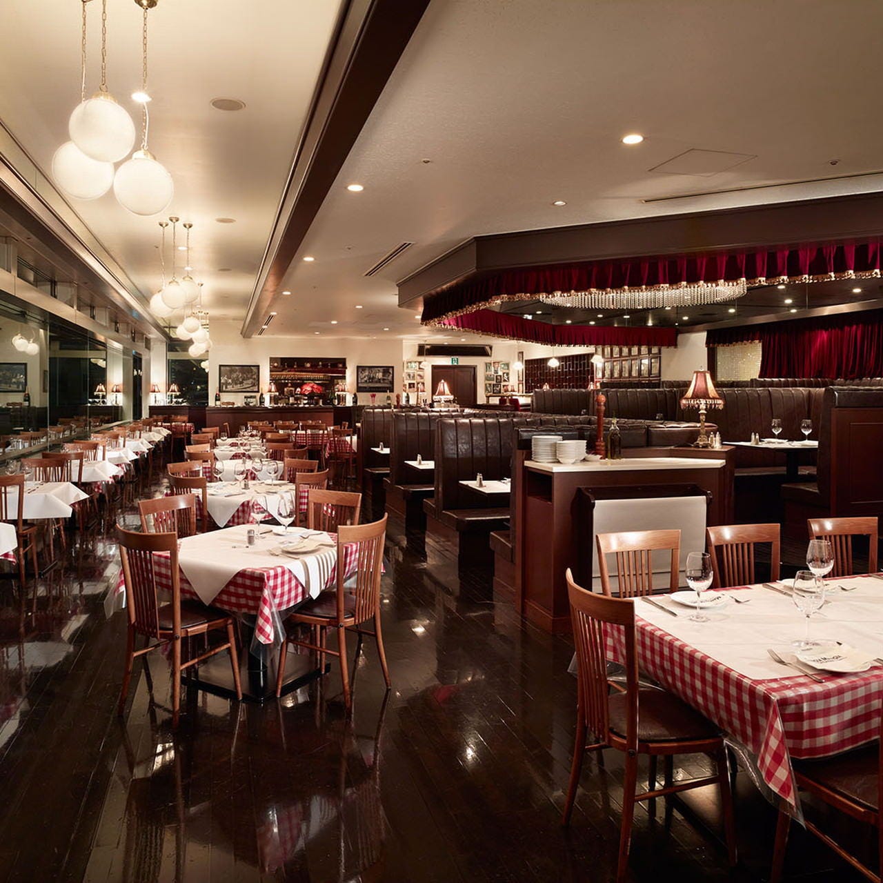 カップルで行きたい、横浜・みなとみらいの夜景が見えるレストラン │ ヒトサラマガジン