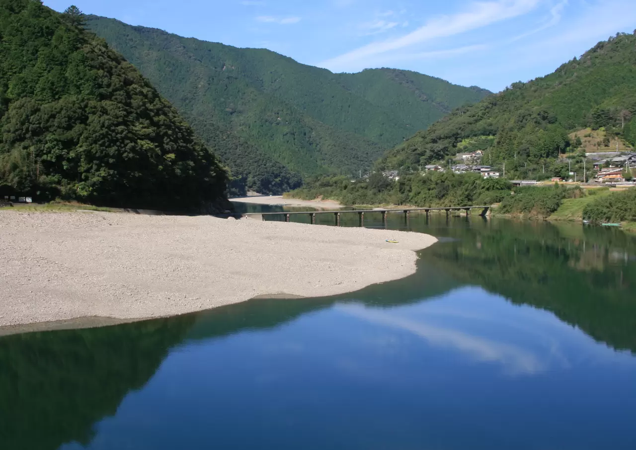 高知県 日本最後の清流！四万十川に架かる奇怪な沈下橋を巡る！ │ 絶景を求める旅