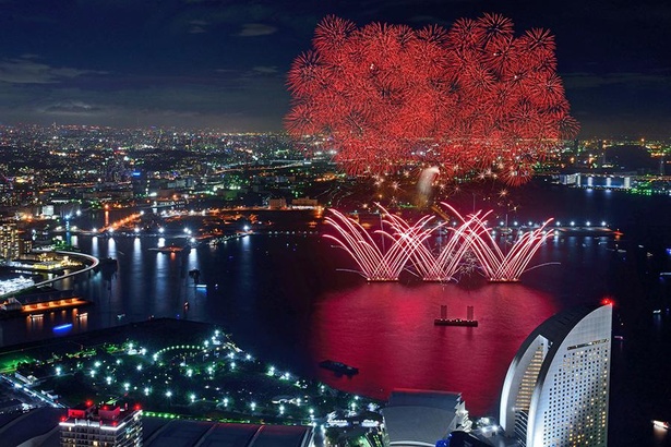 横浜マリンタワーからの横浜港花火ショー - 横浜