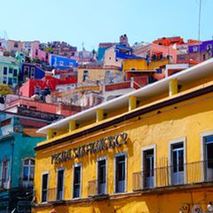 カラフルなコロニアル建築が 胸を弾ませるオアハカの街並み今日の絶景