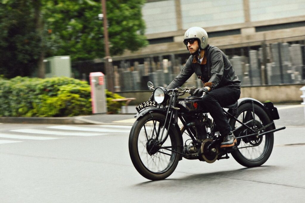 自転車にエンジンを付けたような 1910年代のイギリス車に見る「モーターサイクル原始時代」モーサイ