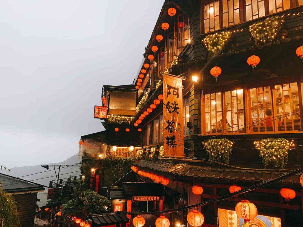 台湾 台北のレトロな街並み 10884005274 の写真・イラスト素材アマナイメージズ