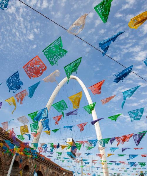 Monterrey空港MTY によるモンテレー・アリーナからバス、 タクシー、 自動車、 タウンカーへの移動