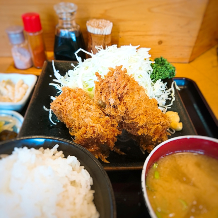 千切りキャベツと焼き肉の川崎喰い熱く 「孤独のグルメ」で海外客も - 日本経済新聞