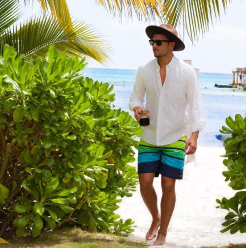 海外SNAP 涼しげに過ごせる、クラシックリゾートスタイル：リネン編メンズクラブ公式