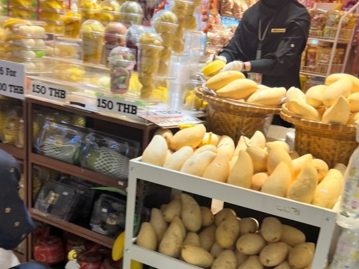 2023年 タイ・バンコクの玄関口、スワンナプーム国際空港のお土産売り場を紹介！地球の歩き方