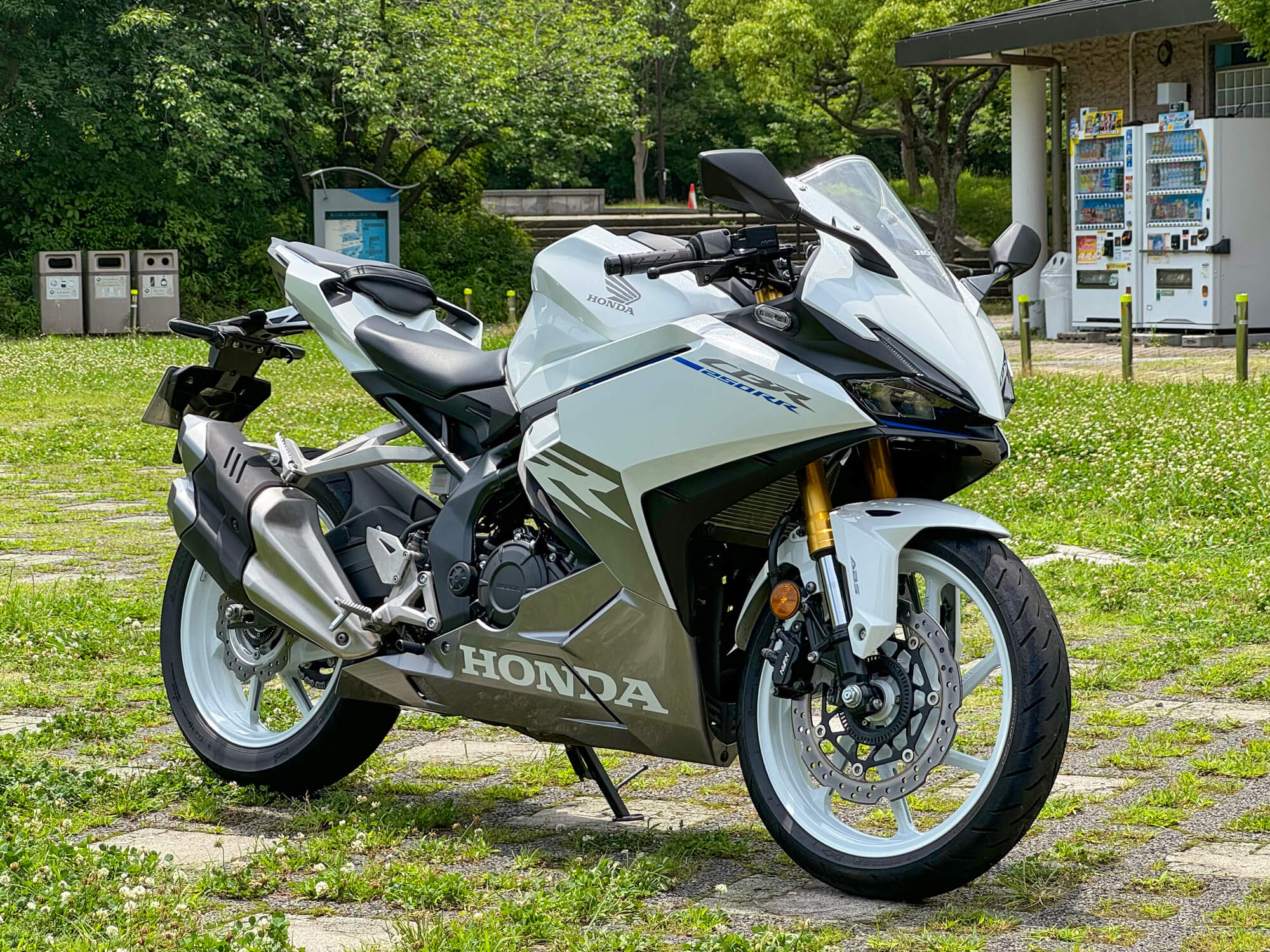 バイクの写真を本気で撮る！カメラマンに聞いた一眼とiPhoneで撮るコツ 森林編