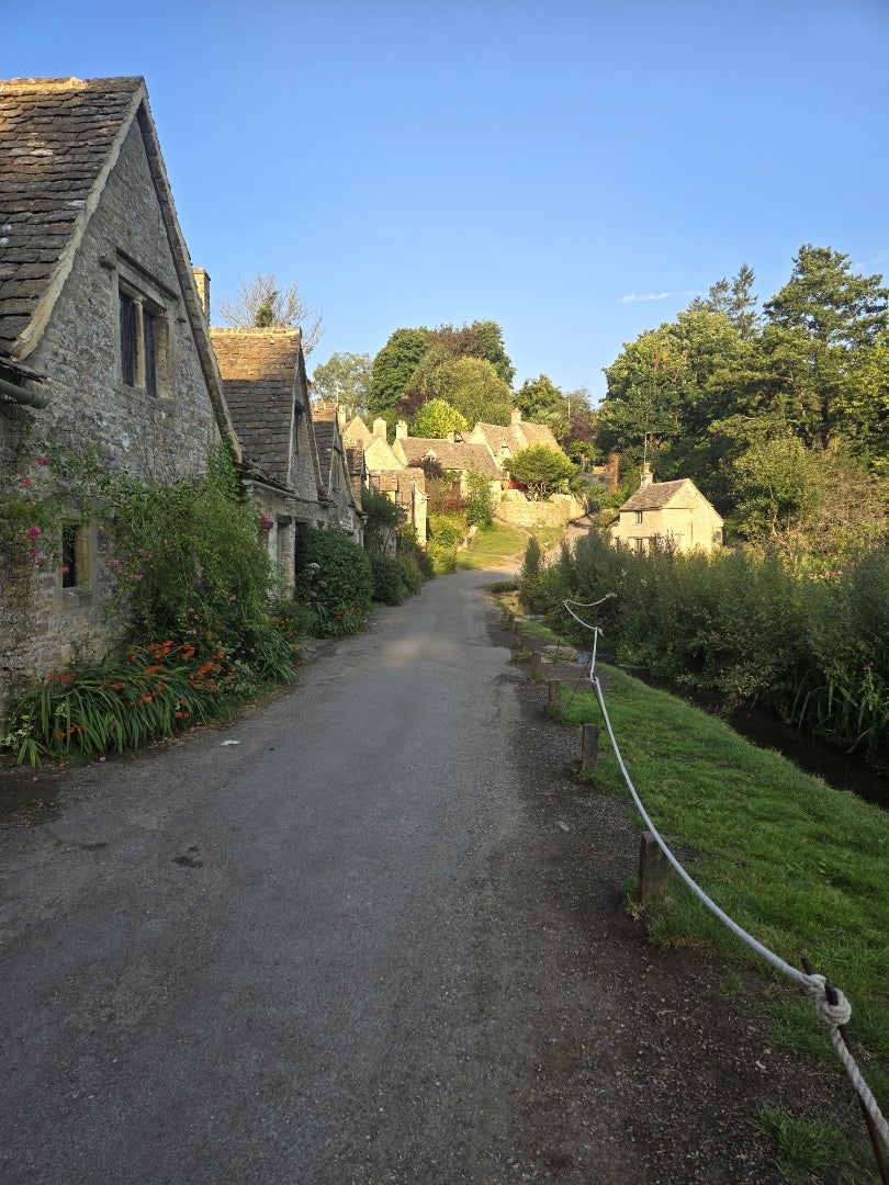 ロンドンからコッツウォルズ行き方＆日帰り観光ガイド 2025年最新 電車・ツアー・所要時間まとめ