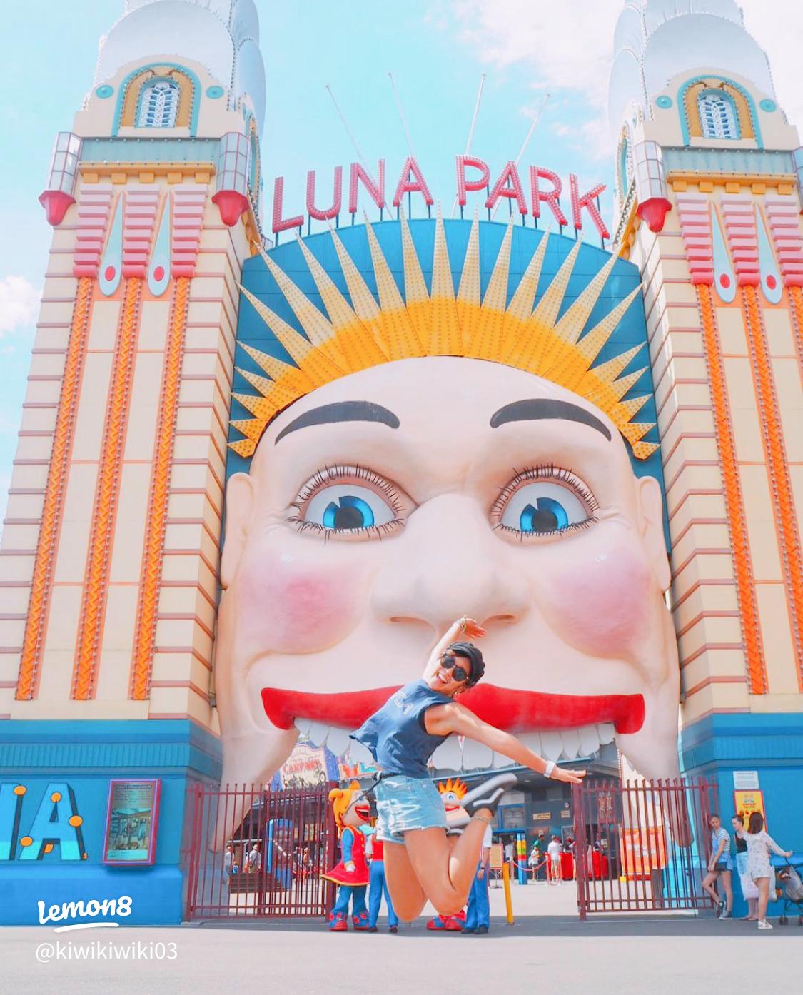 オーストラリア旅行記🇦🇺🐨🦘〜3日目〜 フィッシュマーケットと遊園地を満喫した3日目👀 南半球最大の市場、シドニーフィッシュマーケットはエビやカニ、牡蠣などの海鮮が沢山並んでいて、 よだれが止まらなかった🤤笑 紅葉おろしとぽん酢で食べた生牡蠣が美味しかった