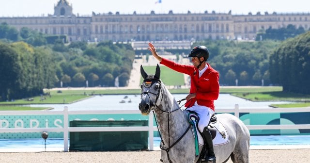 2025 パリ発、ベルサイユ宮殿少人数グループのガイド付きツアー、提供元：パリシティビジョンフランス - Tripadvisor