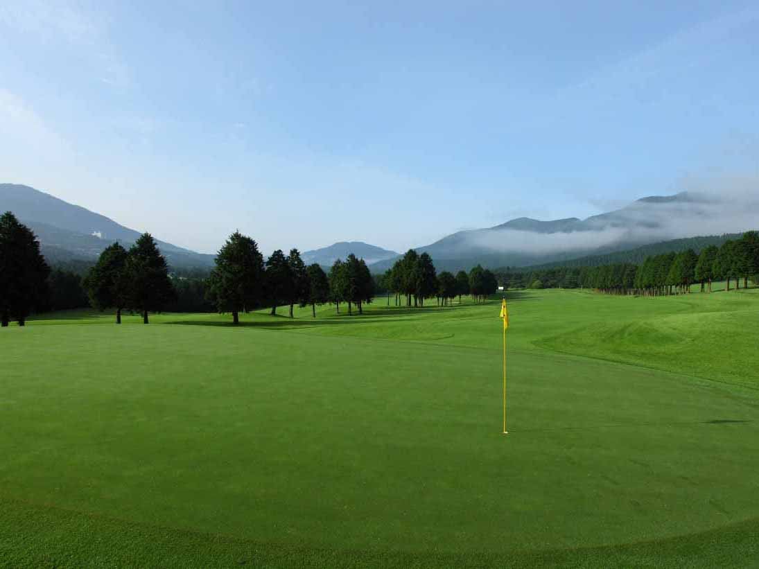 箱根湖畔ゴルフコースはどんな施設？コースの特徴や料金、周辺の宿泊施設を紹介小田急トラベル 小田急旅の予約サイト