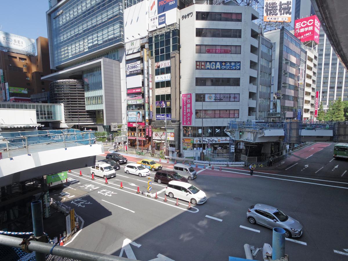 この歩道橋は狭すぎる！渋谷にゆとりある歩行空間を─渋谷駅東口交差点デッキ架け替え工事＆生まれ変わる旧東横線ホーム跡 2017.5.5～9.10アーバンウォッチング