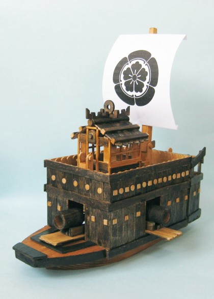 ワインのダンボール箱で作る海賊船！」子供でも簡単パイレーツ工作！大阪の絵画教室・お絵描き教室モネスク