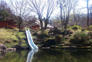 おはようございます！ outsideBASE mizukamiです 10月12日 日 ３連休中日 今日は最高のキャンプ日和です！ コテージ、電源サイト、 フリーサイト空きありますので 当日予約も受け付けておりますよー 予約センターまでお問い合わせください 070-4382-0173