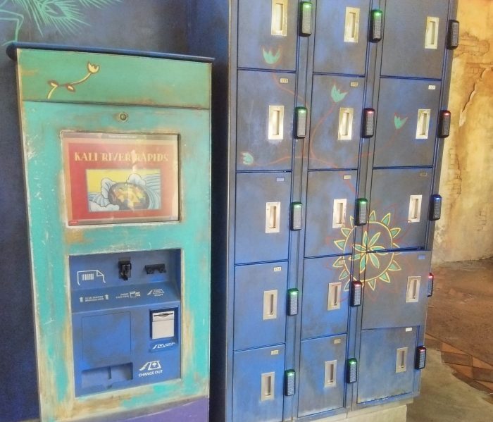 ディズニーランドコインロッカー 場所・値段・サイズを地図付き解説！スーツケースが入るものも