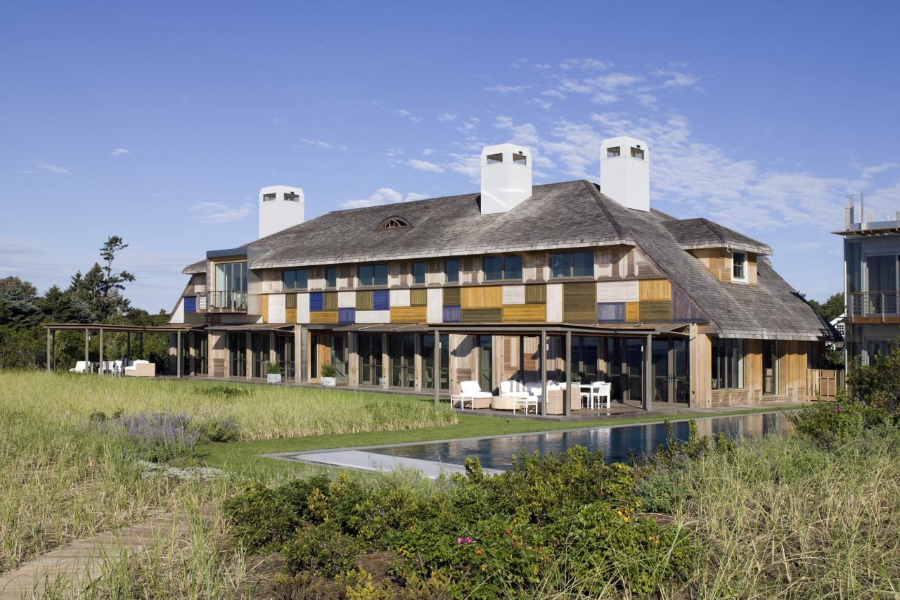 海沿いの街の風景をインテリアに取り込んだ、イーストハンプトンの邸宅ELLE Decorエル・デコ