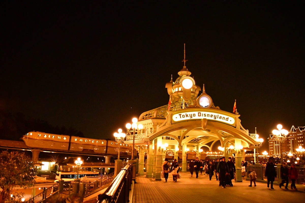 ディズニーリゾート 夜景やイルミネーションの撮影に便利！三脚代わりの自作ビーンズバッグで長時間露光に挑戦Yanbaru Colors