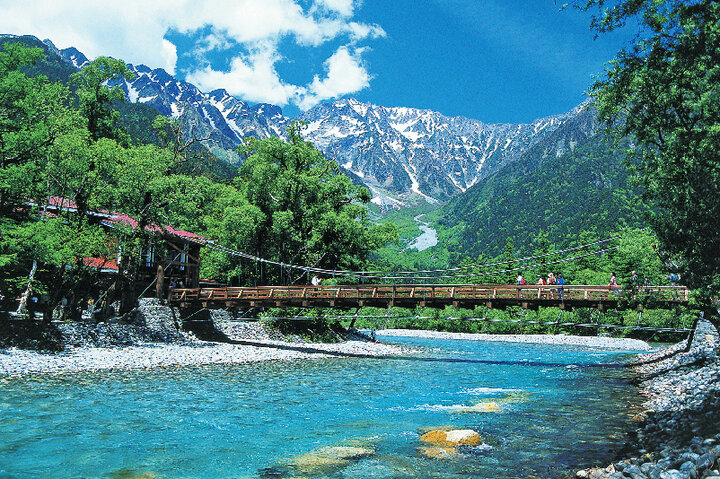 春の上高地 河童橋～徳澤園 をハイキング！右岸側コースを行くのがおすすめ