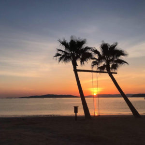 この前の糸島🏝 糸島の海大好き💕 ハートのブランコ♡ 可愛い〜と大興奮の👧🏻 今度は水遊びしたいね👙糸島 福岡 ハートブランコ 海 糸島 観光