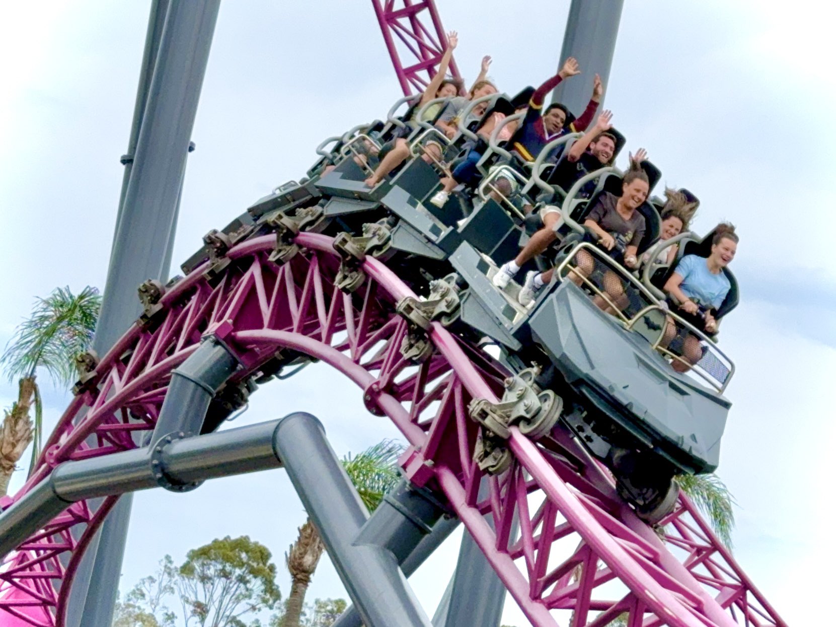 鈴鹿サーキットに日本初のバイク型コースター「GP RACERS」登場。最大48度のバンクでコーナリング体験 - Car Watch