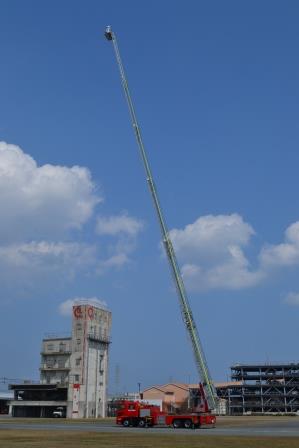 地上では見渡せない世界遺産の古墳、はしご車で高さ３５ｍから堪能 ふるさと納税返礼品に : 読売新聞
