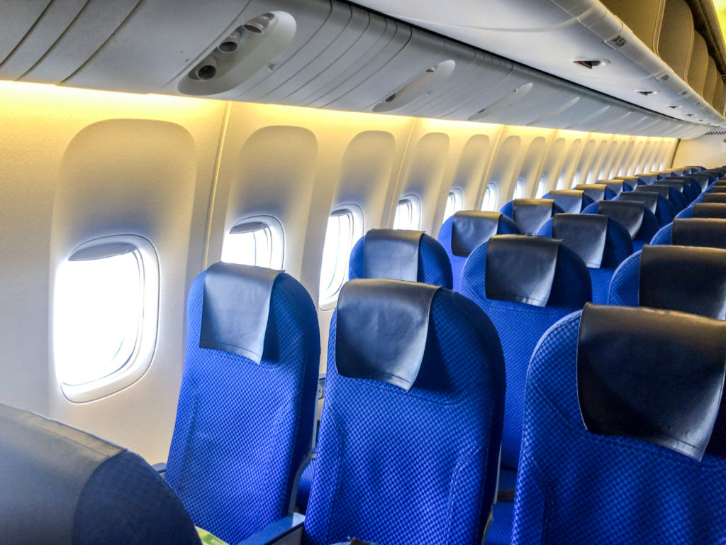飛行機の座席の種類 エコノミー、ビジネス、ファーストなど- チープトラベルズ・チケット