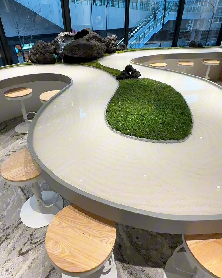 渋谷 水に浮かぶスイーツが話題！和カフェ「RURU SHIBUYA」で和菓子風ケーキを堪能るるぶ&more