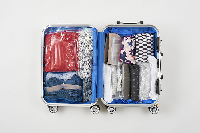 シワにならないパッキング術 2泊3日分の服もきれいにまとまる！アパレルスタッフがたたみ方と便利アイテムを教えます♪ - YouTube