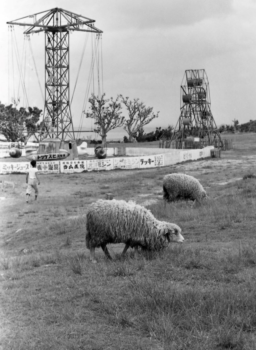 沖縄のデパートの屋上遊園地の映像 – 沖縄アーカイブ研究所