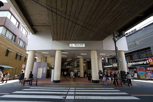 東急東横線都立大学駅 写真素材6268338- フォトライブラリ