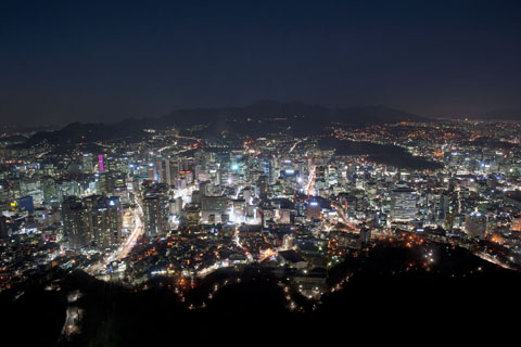 ＢＴＳデビュー１０周年祝うソウルタワー聯合ニュース